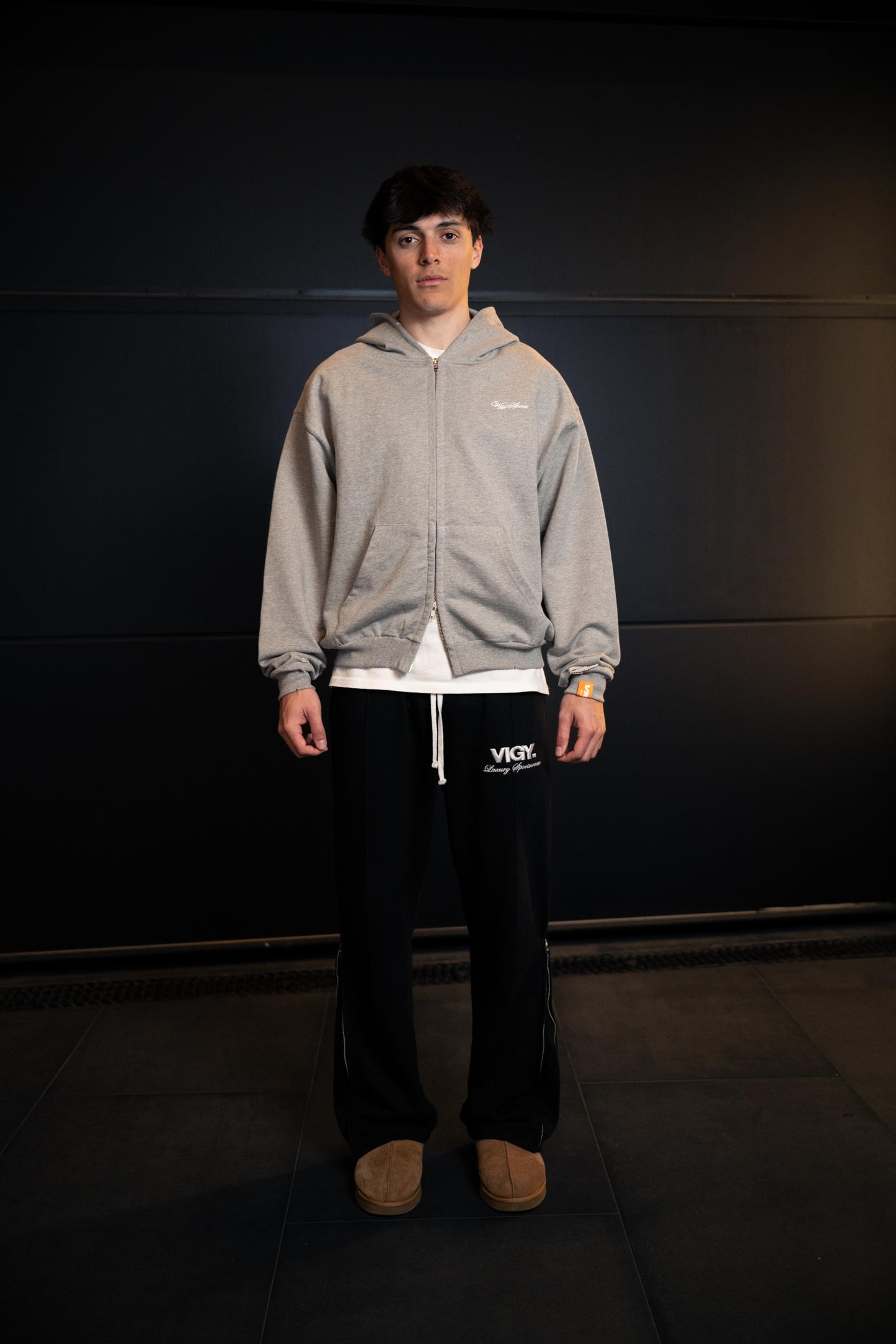 CLASSIC LOGO ZIPPED HOODIE