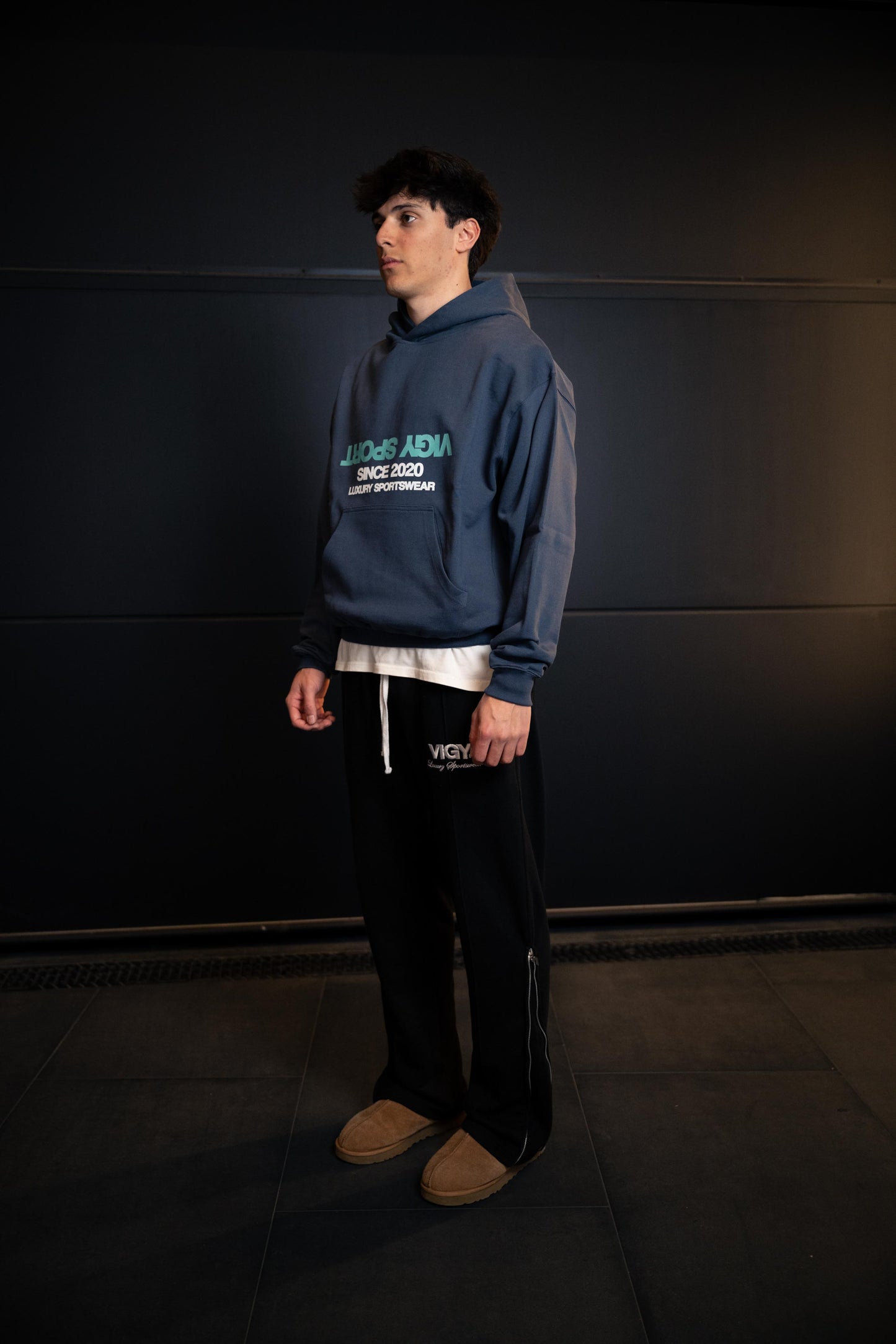 REVERSE LOGO HOODIE