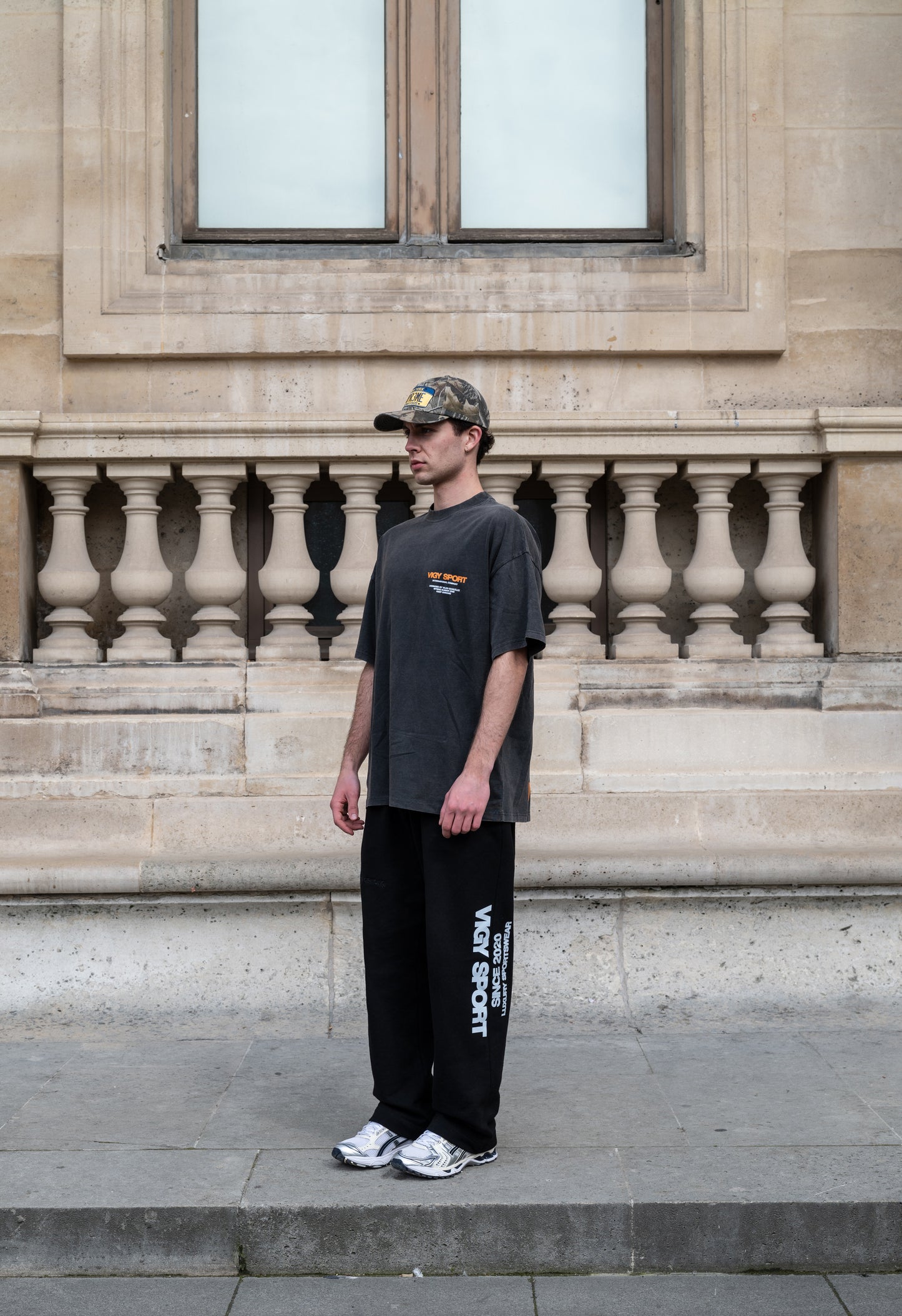 LOW LOGO T-SHIRT