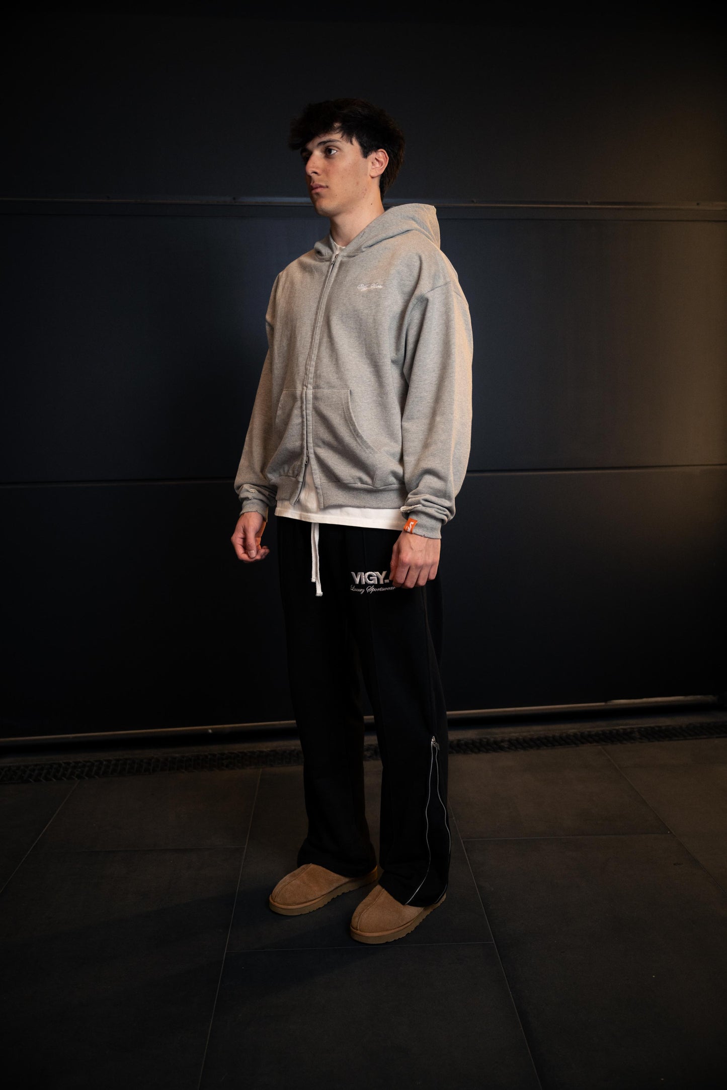 CLASSIC LOGO ZIPPED HOODIE