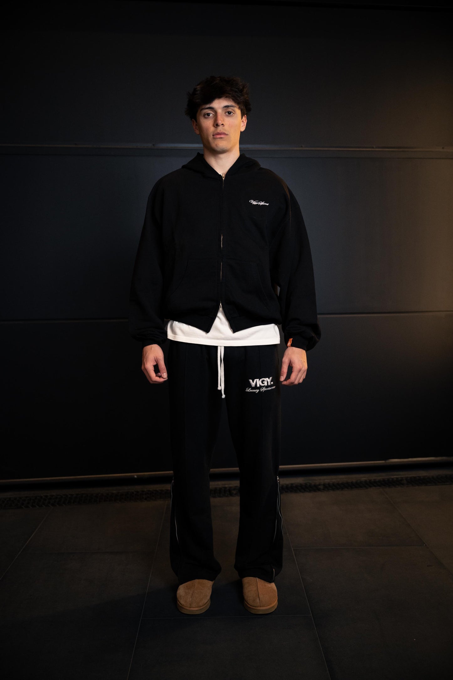 CLASSIC LOGO ZIPPED HOODIE