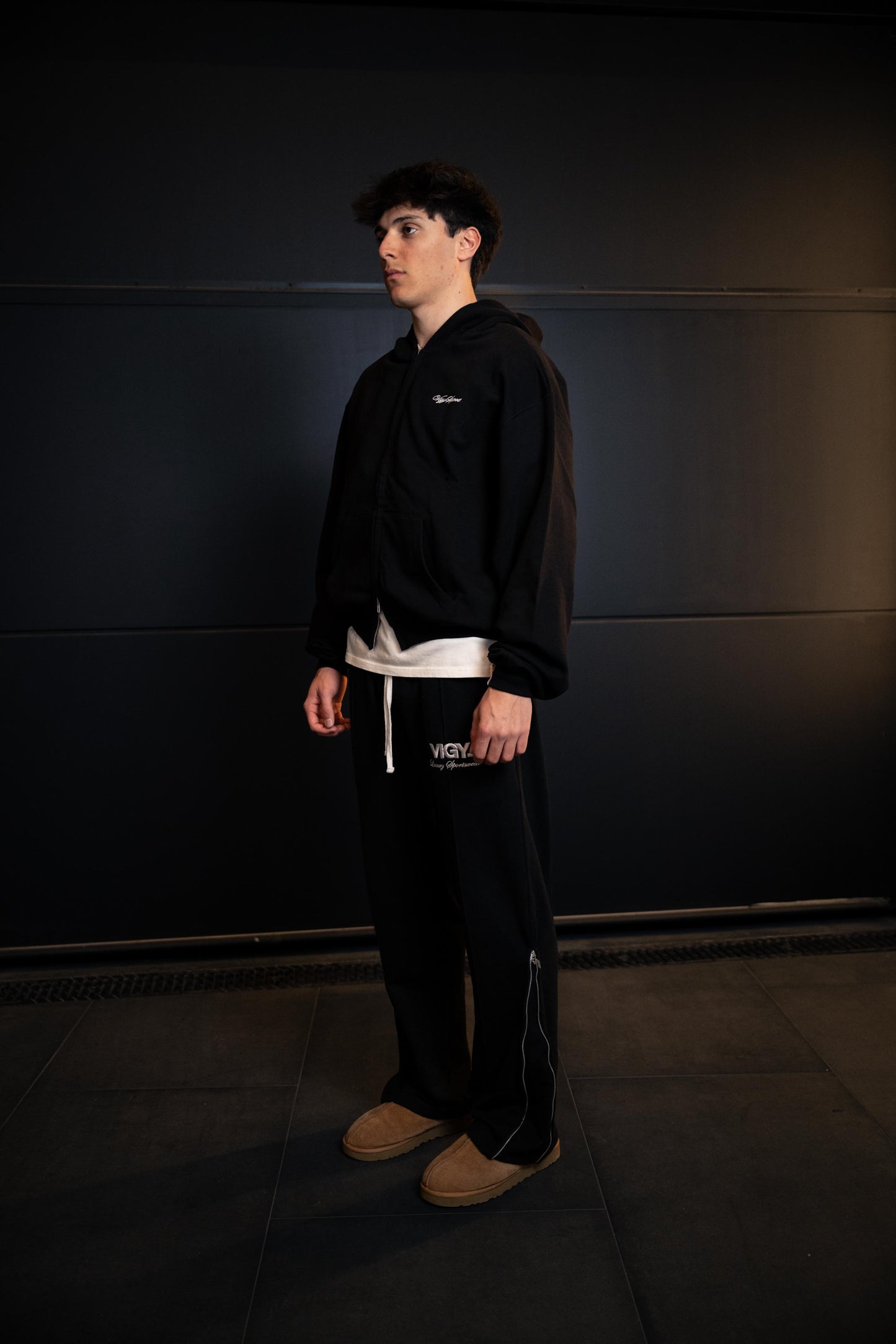 CLASSIC LOGO ZIPPED HOODIE