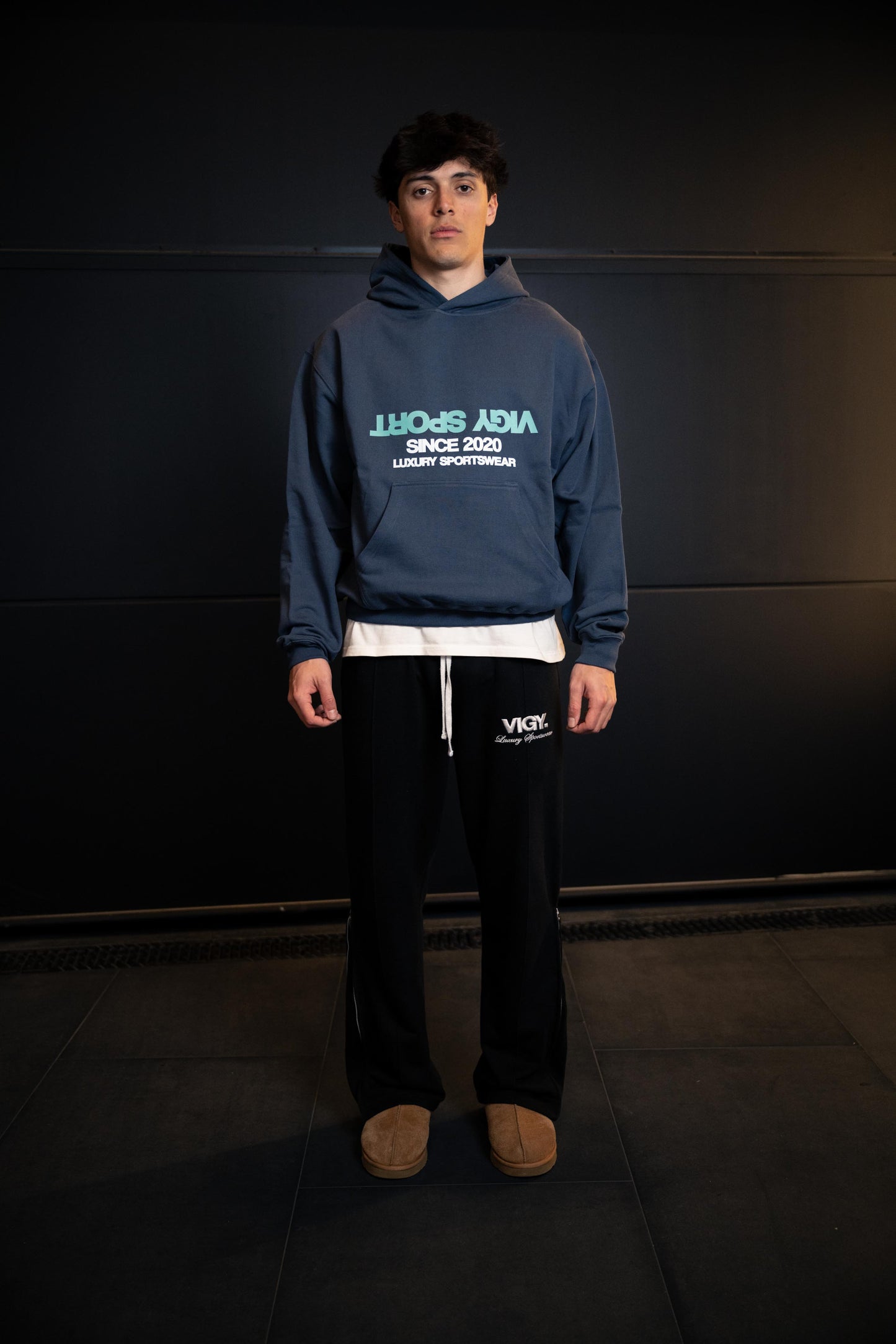 REVERSE LOGO HOODIE